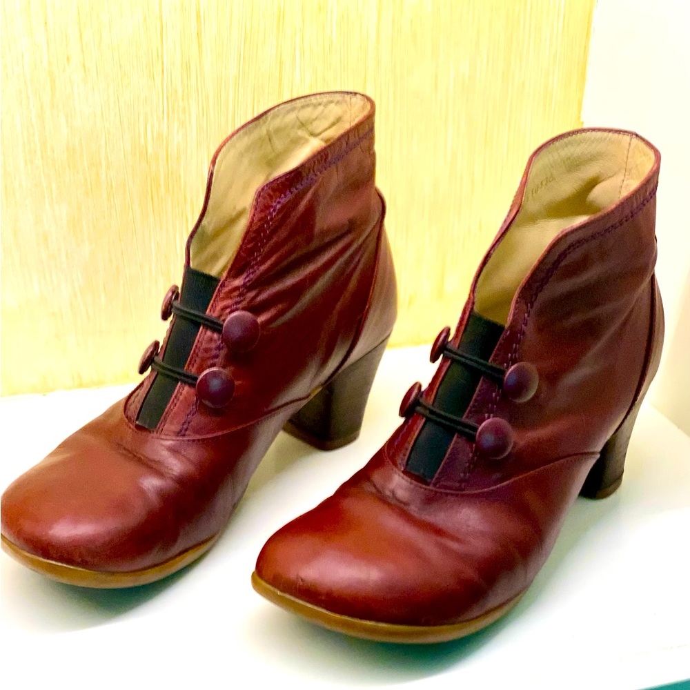John Fluevog Women's Leather Giulia Operetta Wine Ankle Boots Bootie, 7.5 7 1/2